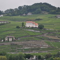 Кюлли находится в самом центре региона Лаво, известного своими уникальными виноградниками, расположенными на склонах гор. За это Лаво даже попал в список Всемирного наследия ЮНЕСКО