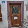Вся экспозиция музея помещается в витрине входной двери