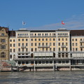 Отель "Три короля" имеет собственную пристань для постояльцев, прибывающих по Рейну